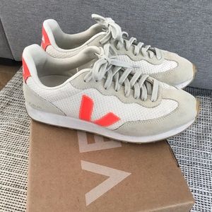 Veja sneakers sz 9